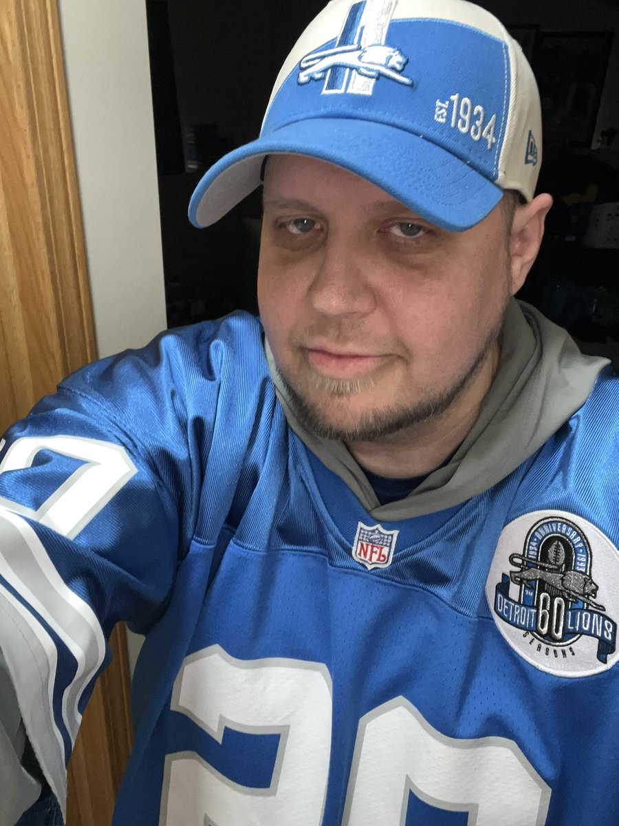 _jetsetera's tweet image. @mitchellandness @barrysanders jersey arrived!  It’s beautiful!!! Rocking the #AirMax ‘95 #custom #DetroitLions #kicks #OnePride #313 #nike #barrysanders #Detroit #Lions #DetroitLions