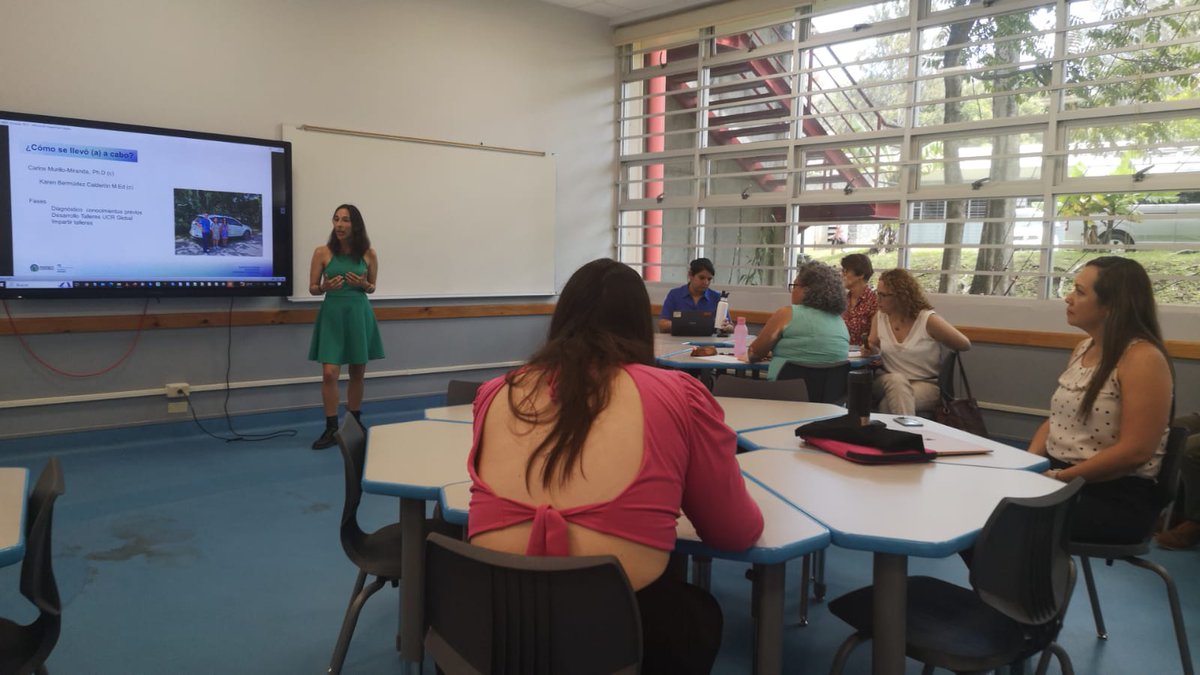 Presenting my work at the Faculty of Education - Universidad de Costa Rica. #womeninacademia
#SoyUCR