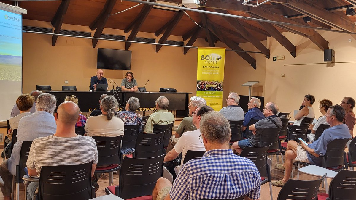 En marxa la xerrada informativa sobre la 4a compra col·lectiva de <a href="/SomEnergia/">Som Energia</a> i <a href="/SolarTradex/">SolarTradex</a> al CC l'estació, al Vendrell.