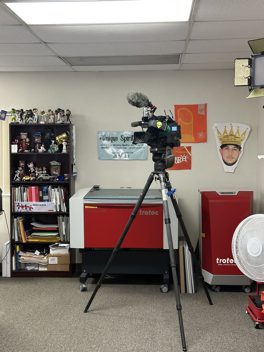 CSPMachine's tweet image. KPRC Channel 2 News came out to my shop and interviewed us! The interview should air Saturday before the game. I’ll update when we know an exact time!

#tuckercrowncraze