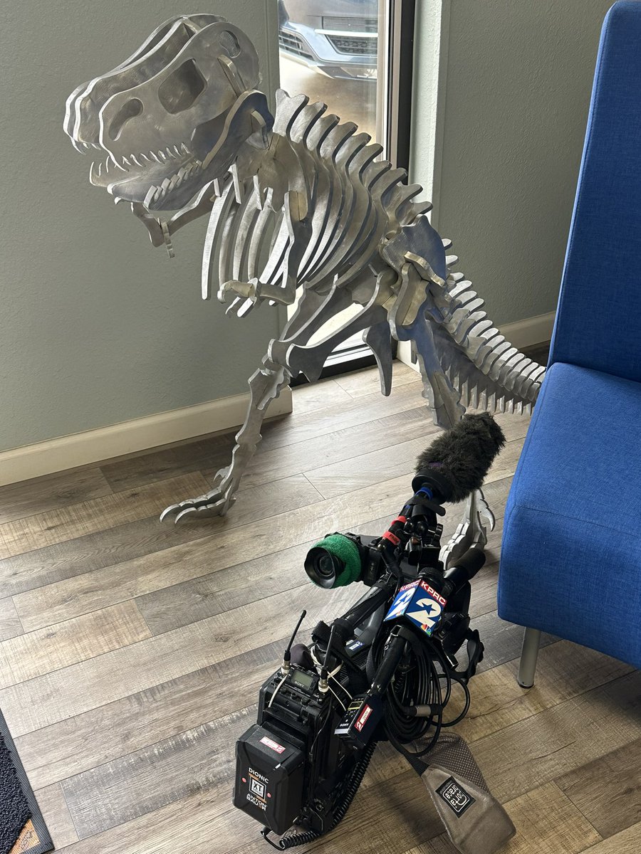 CSPMachine's tweet image. KPRC Channel 2 News came out to my shop and interviewed us! The interview should air Saturday before the game. I’ll update when we know an exact time!

#tuckercrowncraze