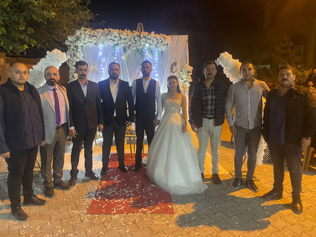 Milliyetçi Hareket Partisi Iğdır İl Başkanımız Hüseyin Ateş  Beyefendi ile birlikte kıymetli kardeşim Canip Ağrıdağ'ın mutlu gününde yanında bulunduk. Toyun mübarek olsun aslan kardeşim.