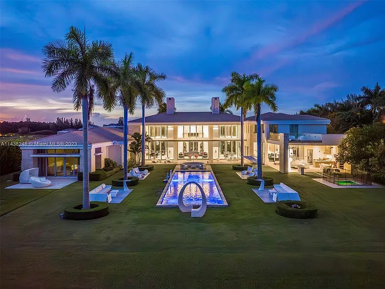 Chrissstopher_'s tweet photo. If anyone was looking to have a full gym in their home, our firm just listed the perfect house for you in Southwest Ranches, FL 🤩 https://t.co/srsQpy45G8