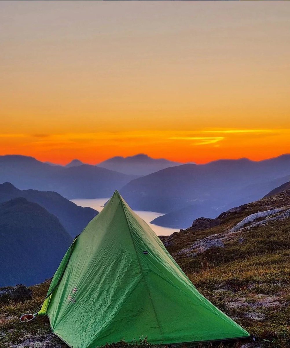 ana4dream's tweet photo. Sleeping here? https://t.co/pV0n7fouOR