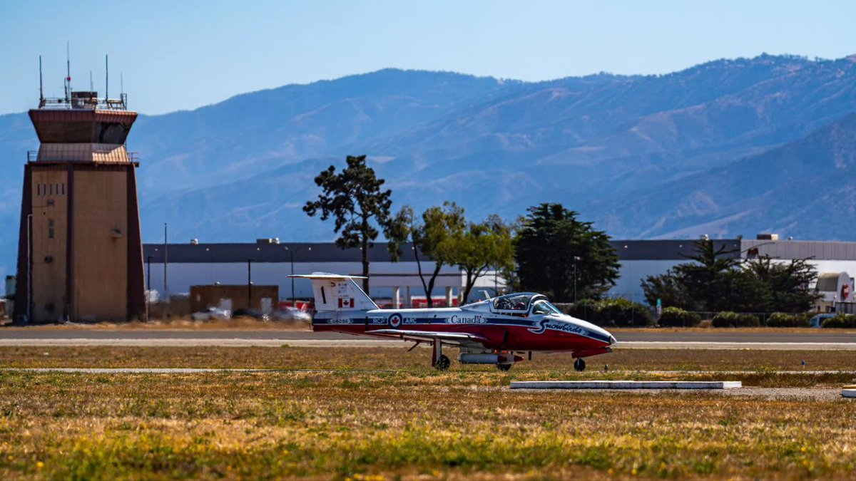 CFSnowbirds's tweet photo. Made it to Salinas for our last airshow of the season. 
Come and see us at the California International AirShow this weekend! 😎 https://t.co/xwY2tQuxqQ