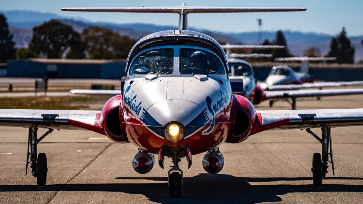 CFSnowbirds's tweet photo. Made it to Salinas for our last airshow of the season. 
Come and see us at the California International AirShow this weekend! 😎 https://t.co/xwY2tQuxqQ