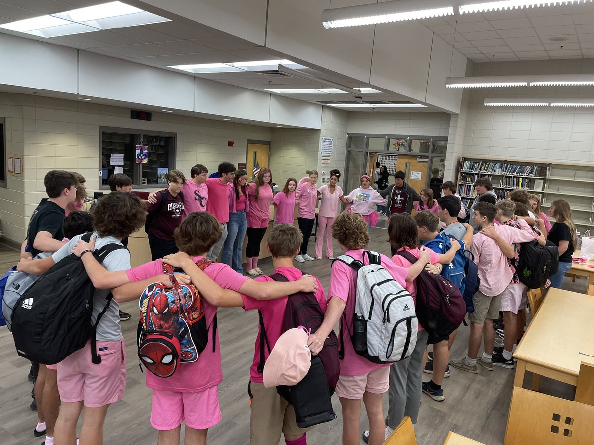 LibMediaScchs's tweet photo. Cool things are happening in the library on Friday mornings! Go Saints for Christ! https://t.co/UecLpya2fs