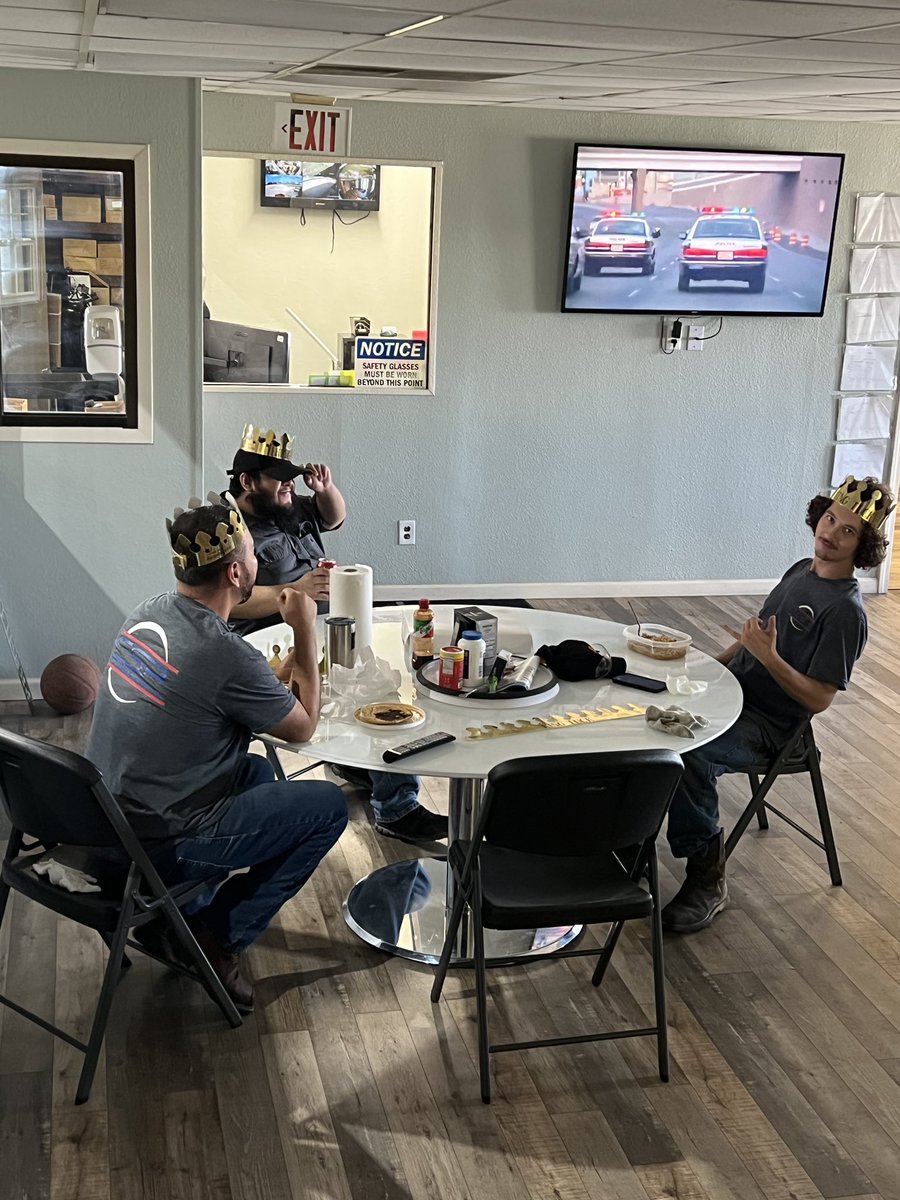 CSPMachine's tweet image. When you leave crowns in the break room at work! 🤣🤣❤️⚾️❤️⚾️

#tuckercrowncraze