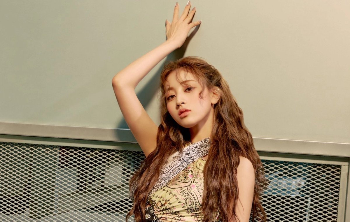 pannchoa's tweet photo. Knets compare Jennie's solo to Jihyo's 
https://t.co/Yw8x4nQLQ5 https://t.co/0toPKHe1dA