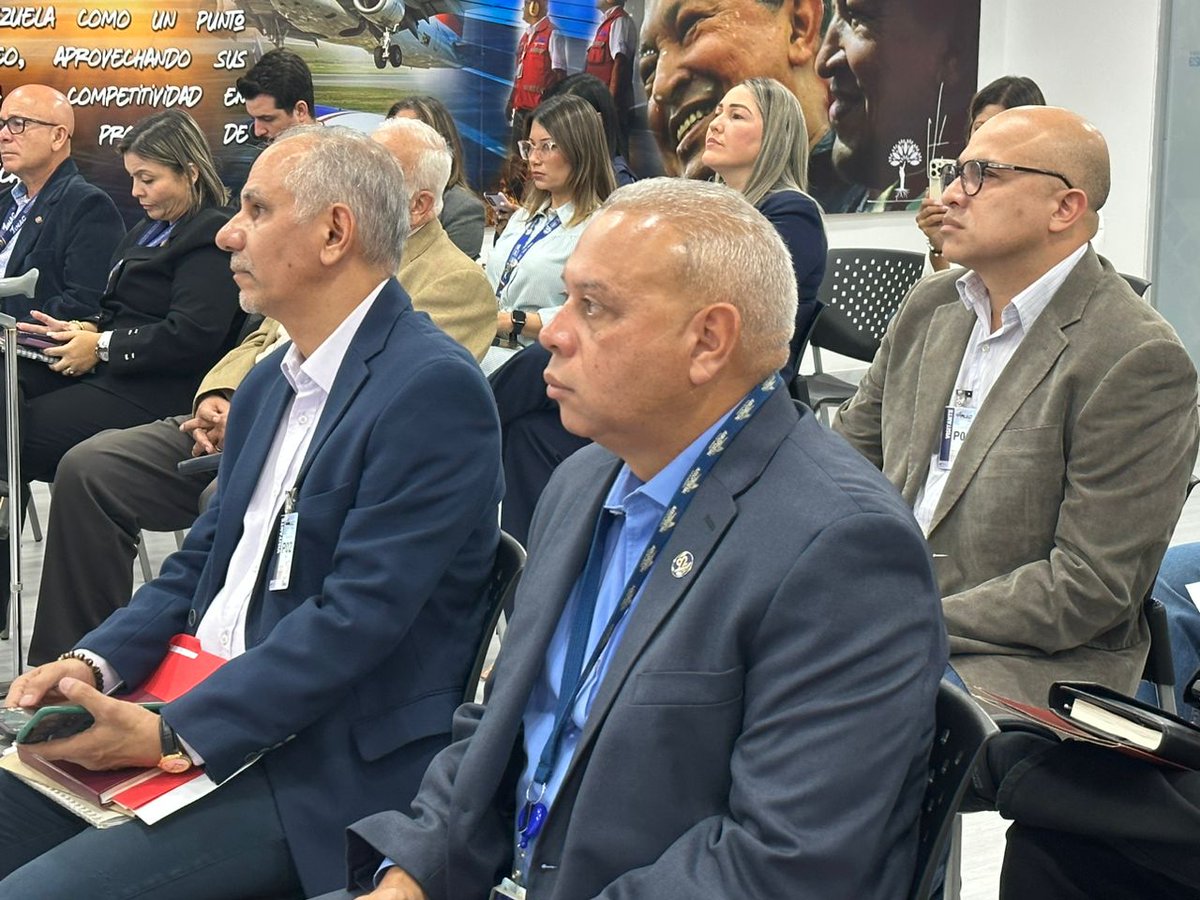 mintransporteve's tweet photo. #Entérate | Autoridades del sector aéreo sostienen reuniones estratégicas para fortalecer las operaciones aeronáuticas ➡️ https://t.co/HUqhTP3WvS #LaGMTVzlaIndetenible https://t.co/N2D5NjSHVN