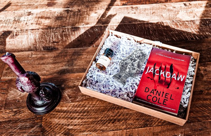 Scotland Yard CSI- The Darkroom #Memoir #TrueCrime (@scotlandyardcsi) on Twitter photo It's #GIVEAWAY Time๐ข
Open๐๐๐
Introducing Henry Devlin to the ๐
#Win an early *signed* copy of #Jackdaw by <a href="/DanielColeBooks/">Daniel Cole</a> + a dram of Henry's favourite tipple The Macallan 18
* Follow <a href="/ScotlandYardCSI/">Scotland Yard CSI- The Darkroom #Memoir #TrueCrime</a>
* RT (No quote tweets pls)
* Tag Twitter friends ๐
Ends Oct 10 It's #GIVEAWAY Time๐ข
Open๐๐๐
Introducing Henry Devlin to the ๐
#Win an early *signed* copy of #Jackdaw by <a href="/DanielColeBooks/">Daniel Cole</a> + a dram of Henry's favourite tipple The Macallan 18
* Follow <a href="/ScotlandYardCSI/">Scotland Yard CSI- The Darkroom #Memoir #TrueCrime</a>
* RT (No quote tweets pls)
* Tag Twitter friends ๐
Ends Oct 10