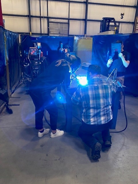 Orano_usa's tweet photo. On #ManufacturingDay, remembering the hands-on #welding experience our 2023 #OranoInterns enjoyed during their tour of our TN Fabrication facility in NC--learning how we bend and assemble steel plates into #NUHOMS used nuclear fuel canisters. #MfgDay23 #CreatorsWanted #NCMfgWeek https://t.co/yzvOlmMXOc