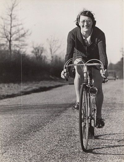 Born on this day, April 13:
Billie Fleming, aka Billie Dovey (1914-2014), long-distance cyclist who set the woman's record for greatest distance cycled in a year in 1938 at 29,603.7 miles (47,642.5 km).
Happy #BicycleBirthday, Billie!