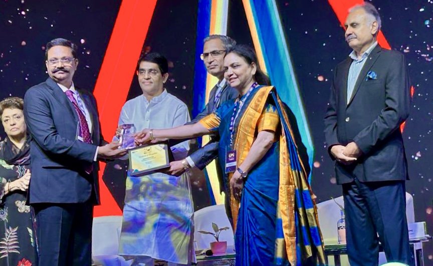 FAMINDIA_IN's tweet image. @CMOMaharashtra @Dev_Fadnavis #MahaGST @MPLodha 

Congratulations Mr. #DhanajayAkhade.
From #TeamFAM