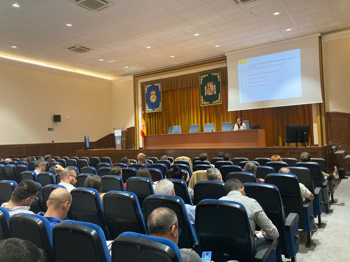 guardiacivil's tweet photo. Esta semana se han celebrado en #Madrid las “XVIII "Jornadas de Investigación de Homicidios y #Huidos de la Justicia”, organizadas por la Unidad Técnica de la #PolicíaJudicial de la @guardiacivil
La GC detuvo a 11.725 personas por orden nacional y 191 requisitoriadas por orden internacional SIS
🔗https://t.co/p2UfRxYDkg
