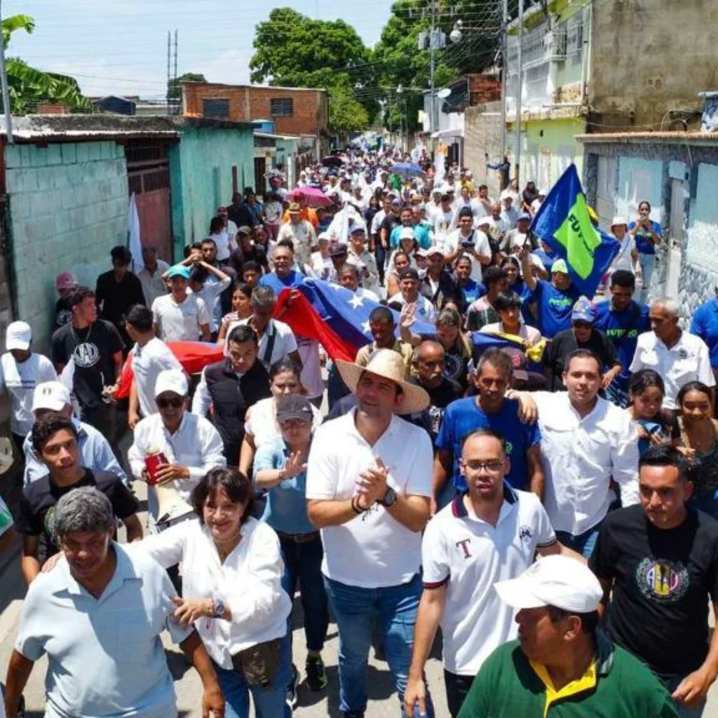 Mi compañero y candidato a la elección primaria por el partido Acción Democrática y Futuro, <a href="/prospericarlos/">Carlos M. Prosperi</a>, visitó la #Aragua durante la mañana del jueves para reafirmar su compromiso con los venezolanos de cara a los comicios internos de la oposición el próximo 22 de octubre.