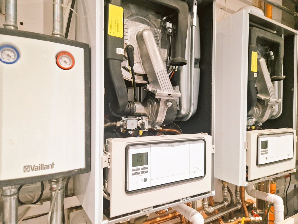 DrBoilers's tweet photo. One seven years old, one two years old - both @vaillantuk #GreenIQ running like a dream with @SpirotechUK #Spride on carbon steel, MLCP and magic water #Advance #TeamVaillant 🐰
And, what fantastic scheduling from #Johann https://t.co/t2ziK3NivN