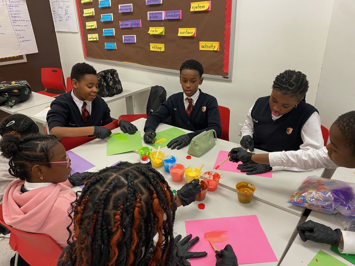 MMCCenter's tweet photo. This week our 6th grade scholars at SONYC Capital Charter created puffy paint where they combined white liquid glue, shaving cream, and food coloring. #creative #afterschool #SONYC #arts&amp;crafts #DYCD @NYCYouth https://t.co/Vd8qENPz1l