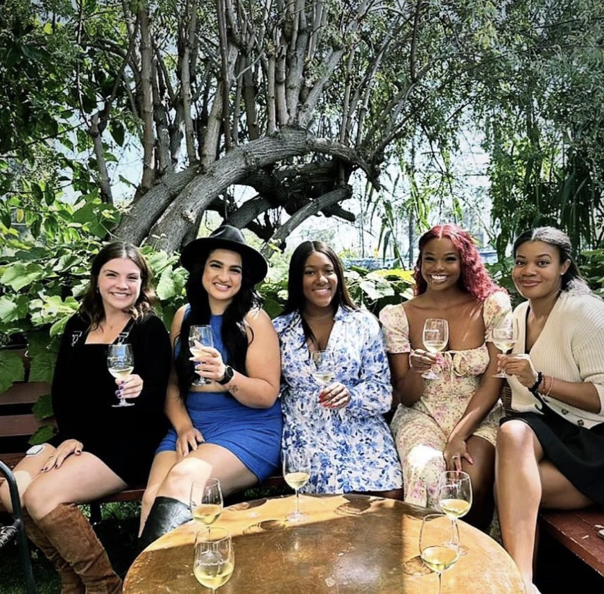 5 friends. 5 bottles. Unlimited memories!

📸@_ashleealexandra