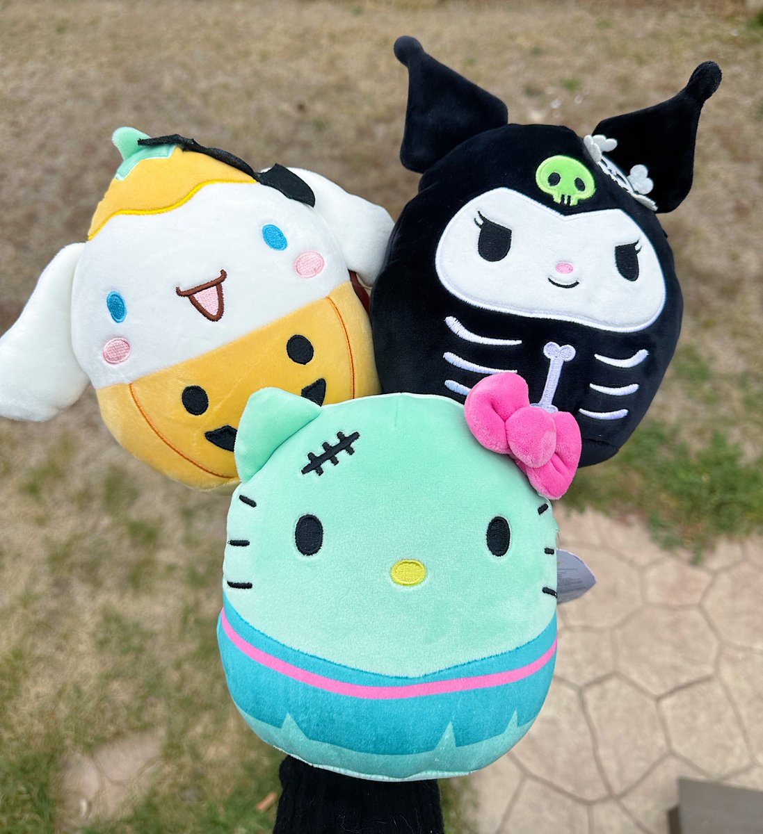 HK x Squishmallow GIVEAWAY! 🦇💀

To enter:
- follow me
- share this post
- tag a friend

I’ll choose one winner (next week) to receive this Kuromi, Cinnamoroll, and Hello Kitty plush trio 🖤

Happy Spooky Szn ✨