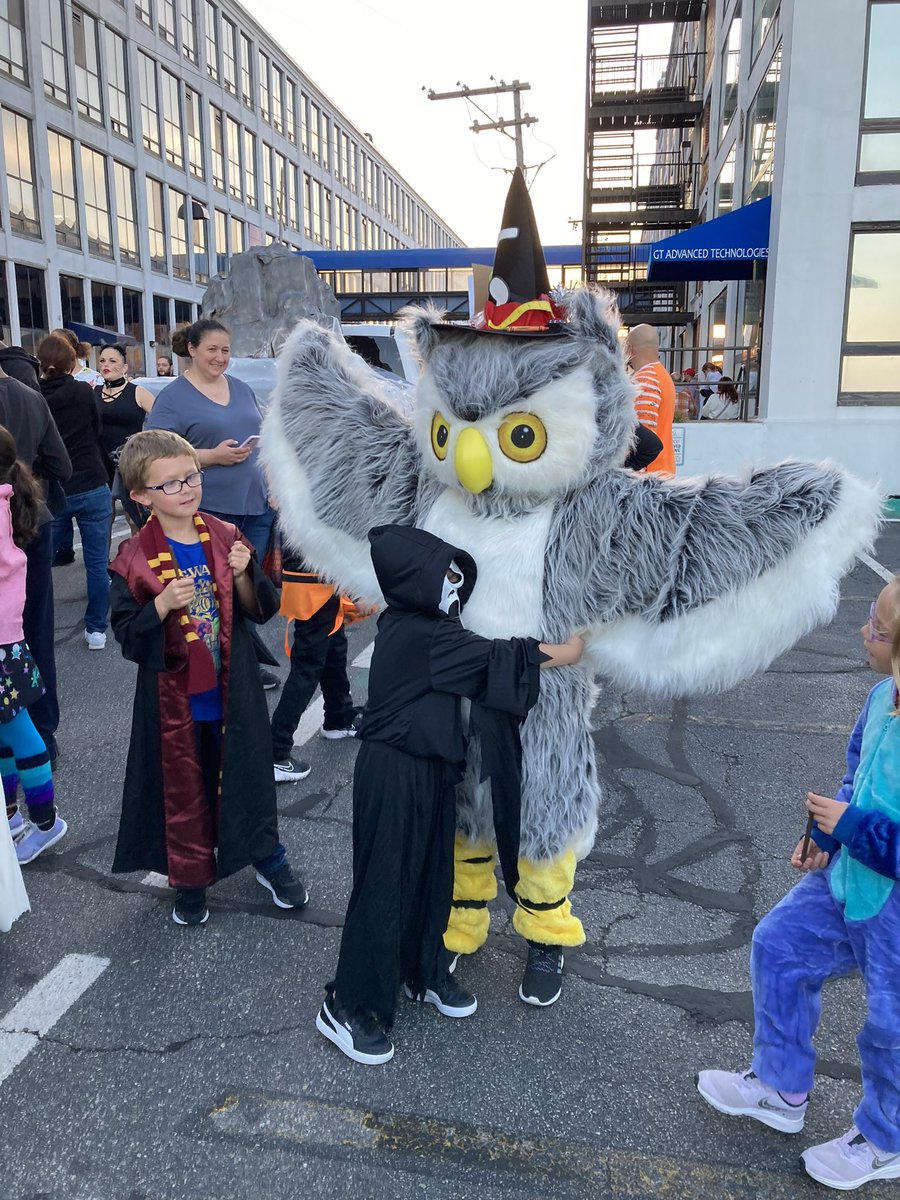 We had a blast at the Haunted Happenings Parade yesterday! Jelly Bean was the star of the show !!! Thanks to everyone who showed up to support us 🦉
