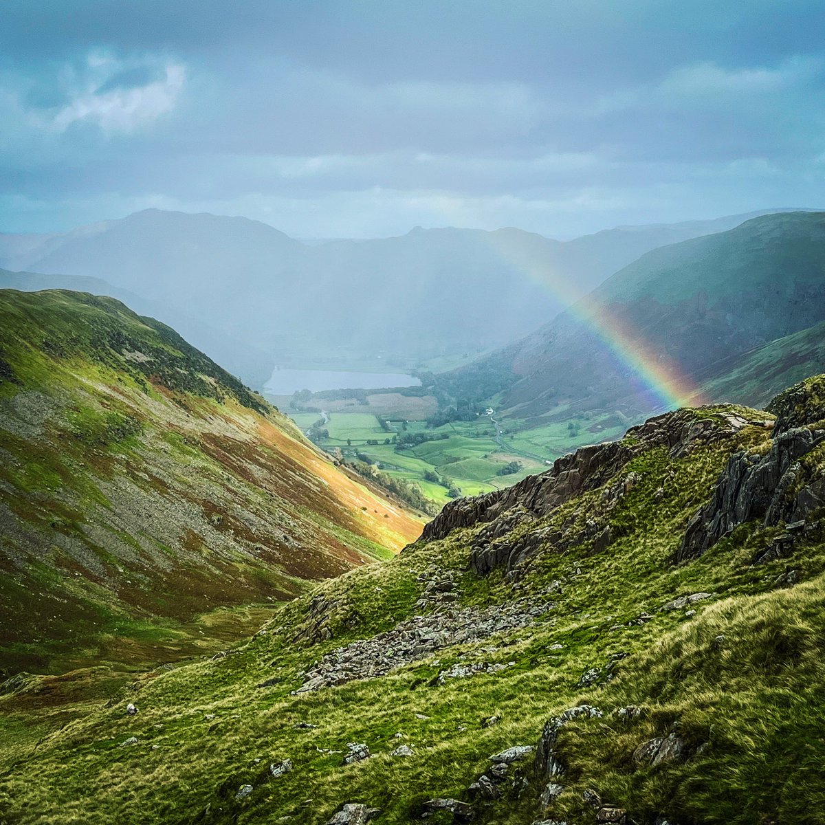 There be gold!!

Autumn blustery showers on Red Screes in the fabulous Lake District yielded this lovely rainbow 🌈 😍

@StormHour @bbcweather @rmets @NatGeoTravel @ThePhotoHour @BBCNEandCumbria @CumbriaLive @lakedistrictnpa @YourAmbleside