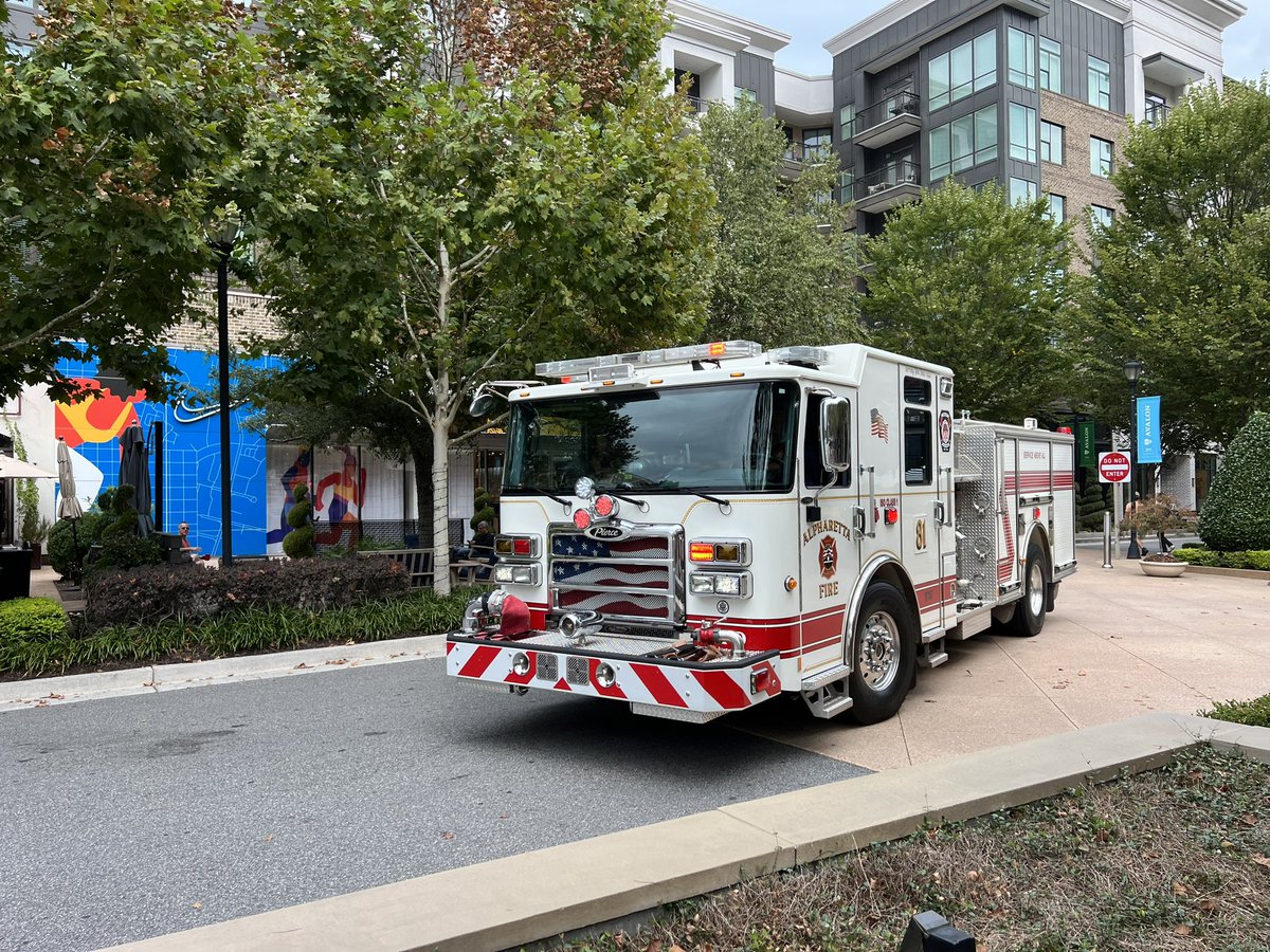 Kelly_Blake's tweet photo. Alpharetta Fire on the way to put out small brush fire https://t.co/bY1BWslefw
