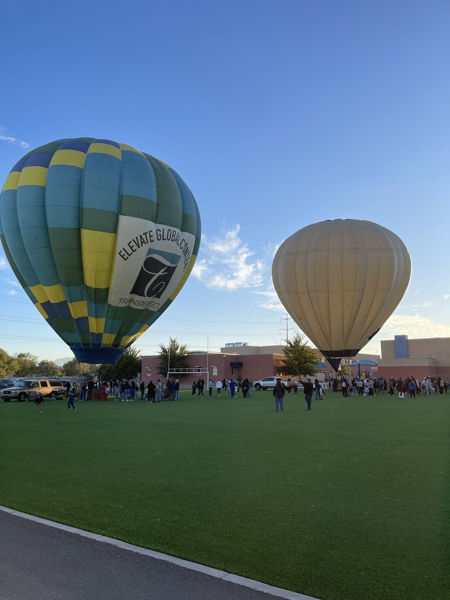 MountainViewAPS's tweet photo. We had a balloon-tastic morning! Thank you @NuStarEnergyLP for your continued support! https://t.co/BpGzfBFGJd