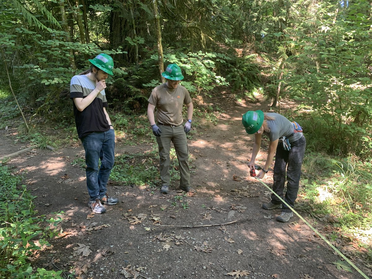 wsuvosi's tweet image. Happy Friday Cougs! 
Looking for some volunteer experience? Join the Rec-office in another Coug Trail Maintenance with WTA on October 21st from 9am-1pm! In-person sign-ups at the Rec-Office! 🌳👷‍♀️