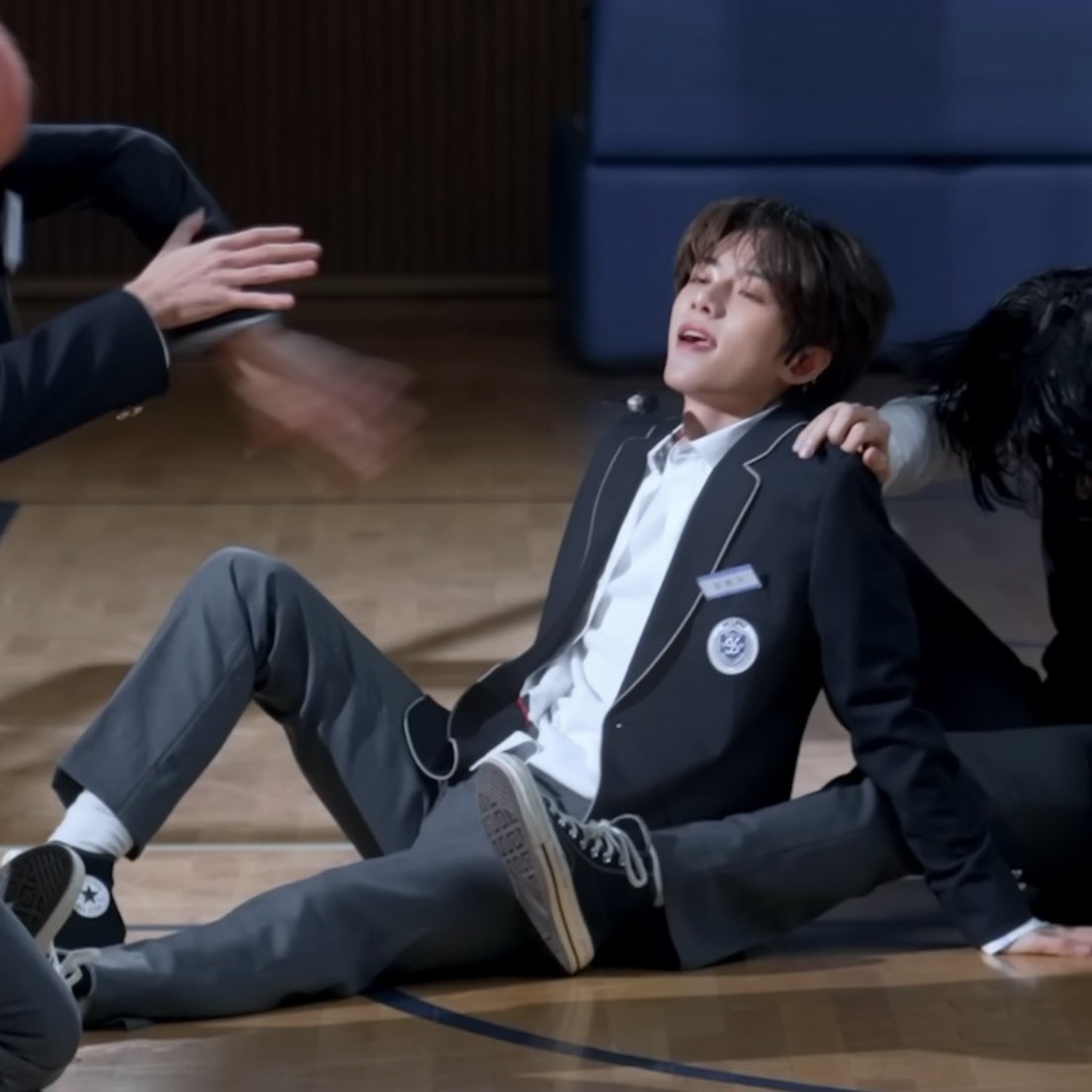 뭐이런고딩이다잇지이거??
