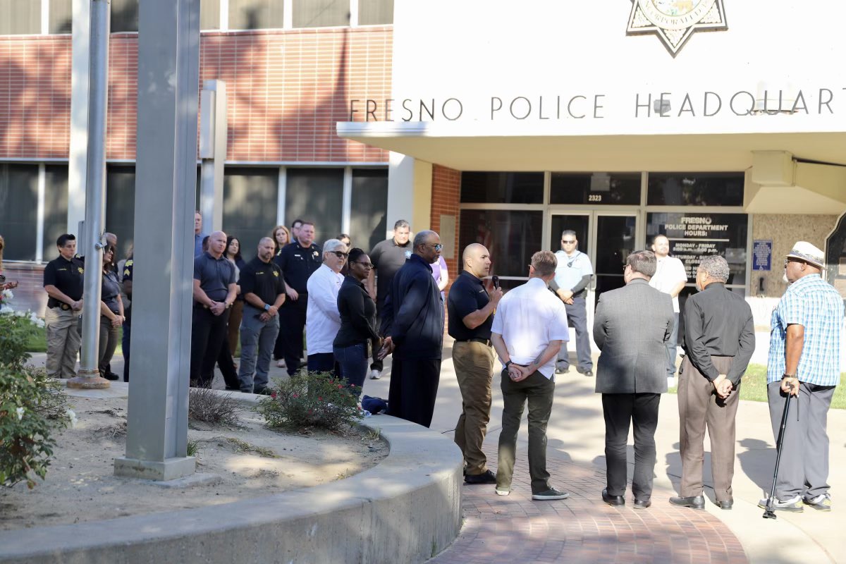 BalderramaPaco's tweet photo. Great kick off to our #FaithAndBlueWeekend as we joined leaders of many faiths in front of @FresnoPolice headquarters to pray for our community and its leaders. https://t.co/5jR4eraSFm