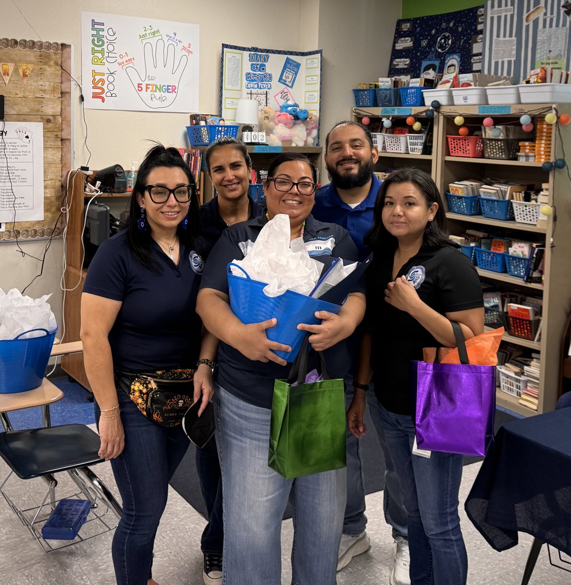 You are amazing Mrs. Aguilar  ⭐️⭐️ <a href="/SSAISDZamoraMS/">Robert C. Zamora MS</a> we love your ICs !! #NationalCoachesDay
