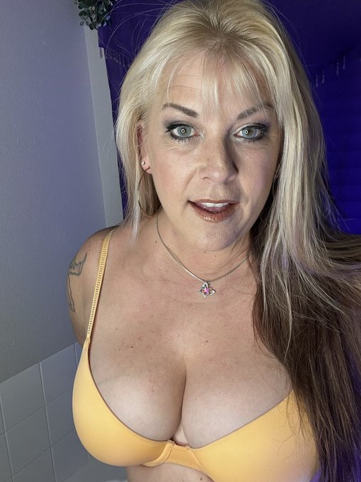 #joclynstone https://t.co/99HG7TSuPS https://t.co/LM7eSxrUj3<a href="/tag/joclynstone"class="tags">#joclynstone</a>