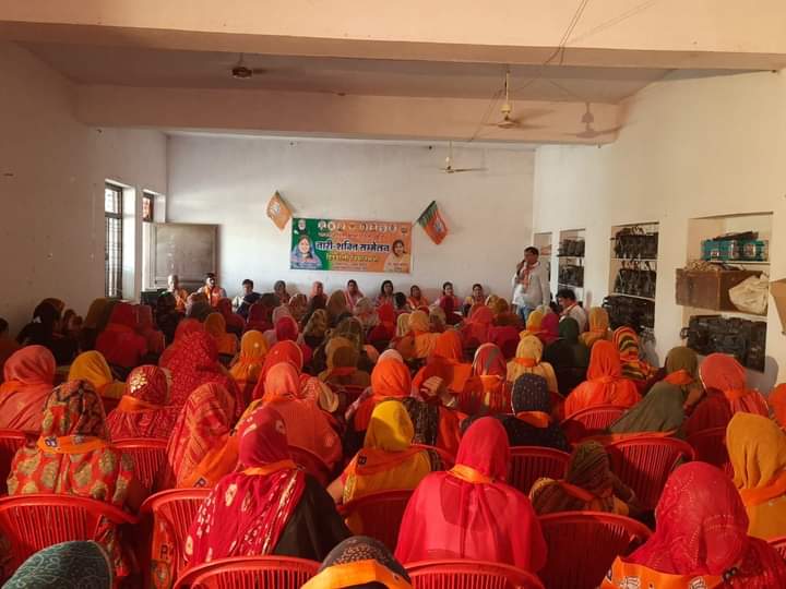 NOOPURMALAV's tweet photo. भाजपा महिला मोर्चा जिला बून्दी के हिंडोली विधानसभा का नारी सक्ति सम्मेलन आयोजित
माननीय प्रधानमंत्री श्री नरेन्द्र मोदी जी द्वारा नारी सशक्तिकरण को लेकर चलाई जा रही विभिन्न योजनाओं को सैकड़ों बहिनों के साथ साझा किया
नारी शक्ति वंदन अधिनियम लाकर माननीय https://t.co/uRJuqLw4dD