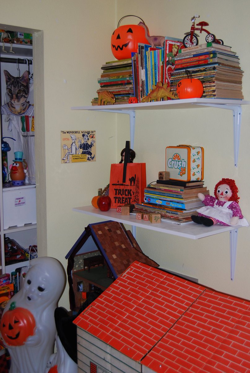 #halloween #vintage #collector #collectibles #lostandfoundtoys #happymeal #kids #kidsmeal #toys #pumpkins #trickortreat #nostalgia #children #vintagekids #toyroom #retro 🎃👻💀friendlyghost.typepad.com/lost_found_vin…