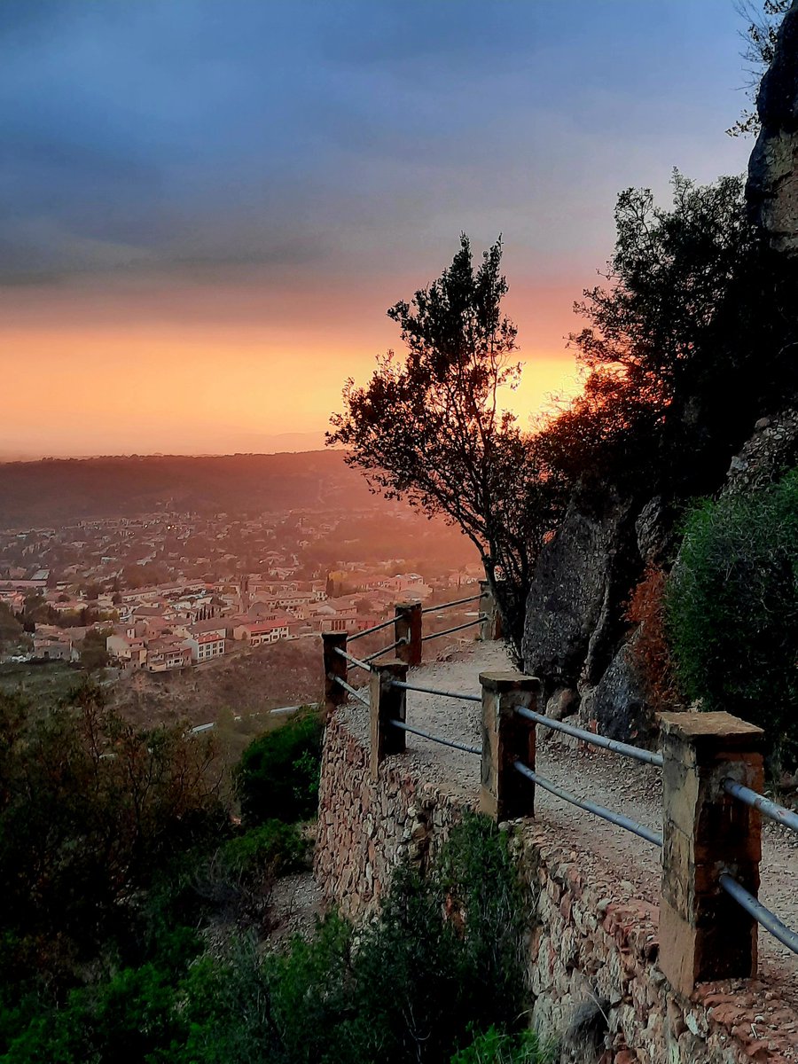 AnnaNyes's tweet image. Les #CovesdelSalnitre tornen  a estar obertes. 
Tot i així, sort que sempre podem gaudir de l'entorn!
#Collbató