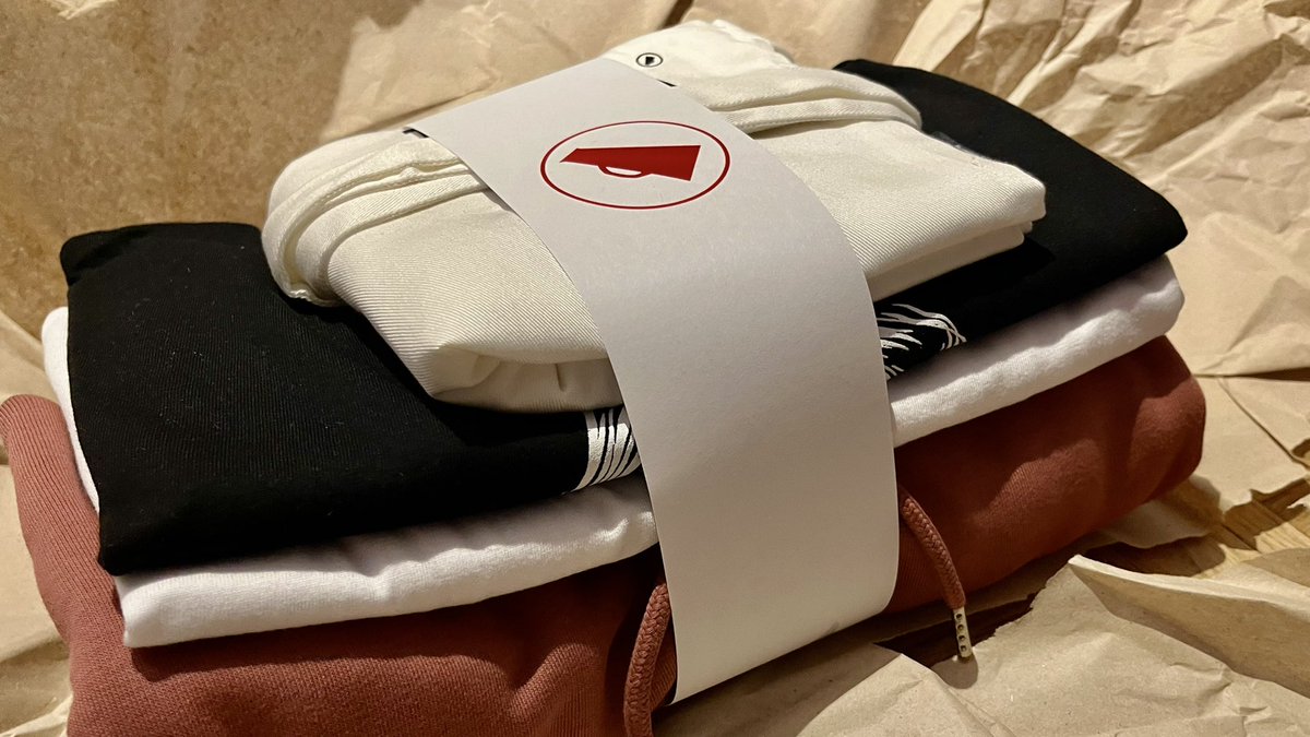 Leider gibt es noch keinen Flaggi von <a href="/laba_fashion/">LABA</a> in #Dresden. Also per Post bestellt. Auspacken ist wie Westpaket zu Weihnachten. Und so schön liebevoll verpackt (ohne Plaste!). Entzückend! 😍 …