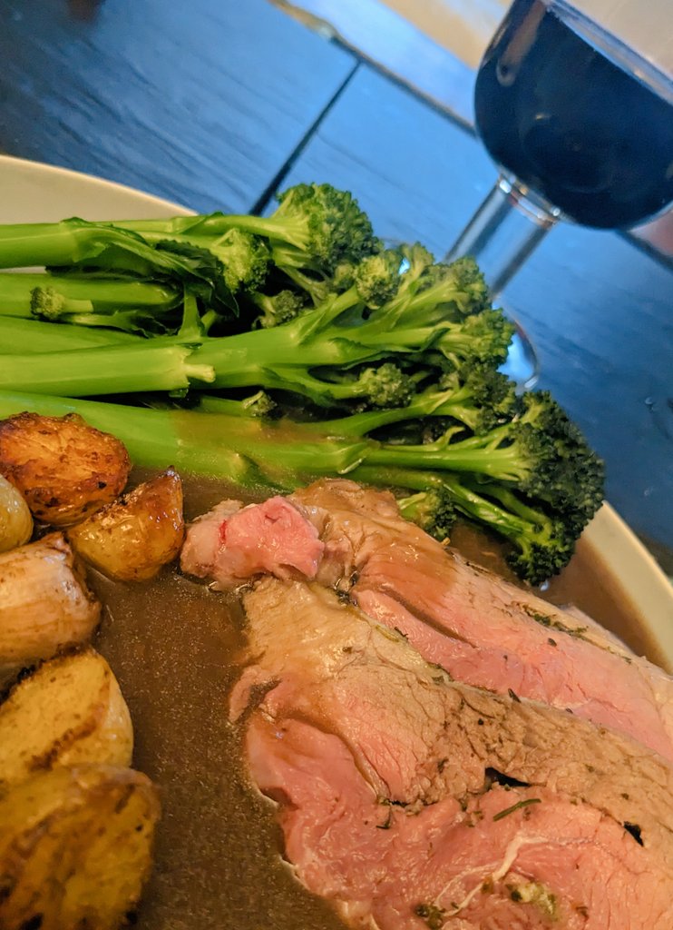 Raisinmeister (@raisinmeister) on Twitter photo Nothing says Friday night like a little roast dinner for 1 🤤
Thank you <a href="/EWEdgebutchers/">Edge & Son Butchers</a> Nothing says Friday night like a little roast dinner for 1 🤤
Thank you <a href="/EWEdgebutchers/">Edge & Son Butchers</a>