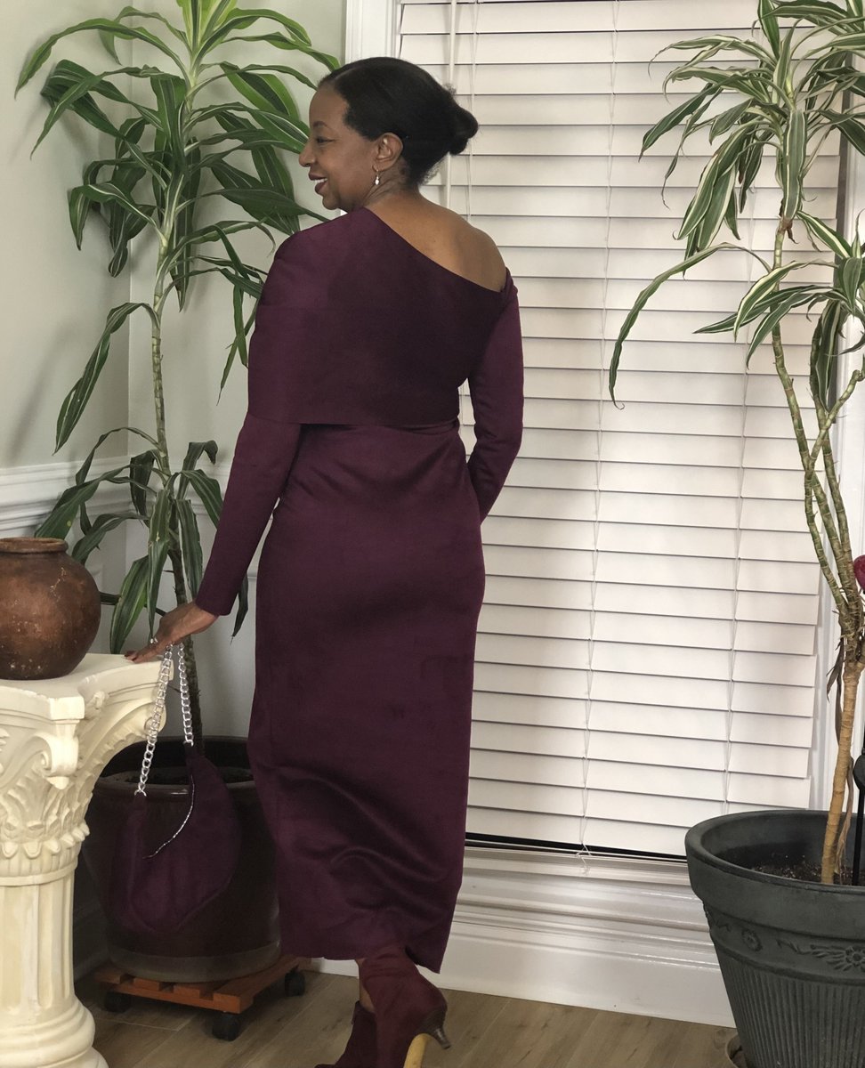 MinervaFabrics's tweet image. Looking for some new styles to try in the Vogue 50% off sale?
@gwensewingrx chose the Vogue 1906 pullover-style column dress for this make using our Suede Scuba fabric and we are in love. 

Find out more at minerva.com/posts/1181583

#SewYourWardrobe #Dressmaker #V1906 #M8272