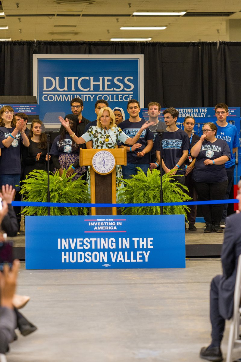 SUNY_Dutchess's tweet photo. Excited that @flotus was able to celebrate the Grand Opening for our new Mechatronics Lab in our Center for Excellence for Industry &amp; Innovation. She was introduced by student Robert Bohl. Thank you to @SUNY @HVmanufacturing @EmpireStateDev @DutchessCoGov @PatRyanUC @teachcardona https://t.co/FTRcnKWN8A