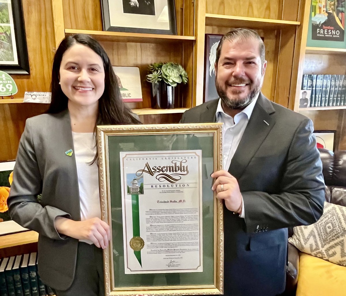 During #HispanicHeritageMonth & #NationalLatinoPhysicianDay (Oct. 1), I’ve honored Fresno County’s Dr. Trinidad Solis for receiving the @NHMAmd’s 2023 Physician of the Year Award. And this reminds us: the Valley has a critical shortage of Latino & Latina doctors. We need more.