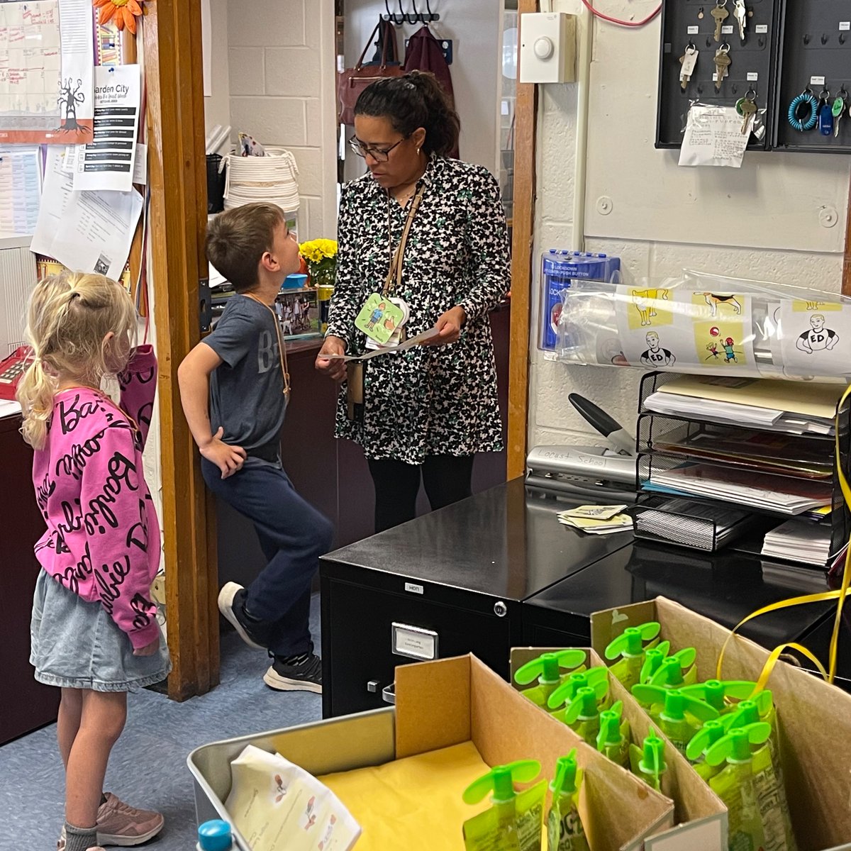 DClementeGCUFSD's tweet photo. Locust students bring the Sunshine with afternoon treats! @LocustGC  @mnendza https://t.co/KRNfObHDuh