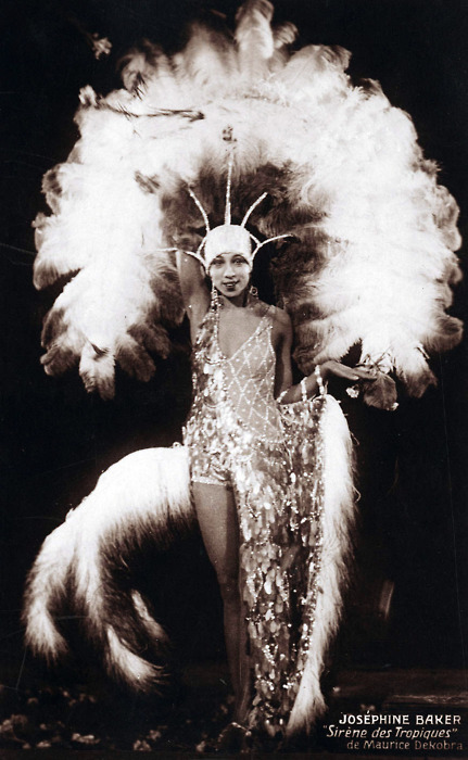 "I shall dance all my life. . . . I would like to die, breathless, spent, at the end of a dance." 
-Josephine Baker ❤