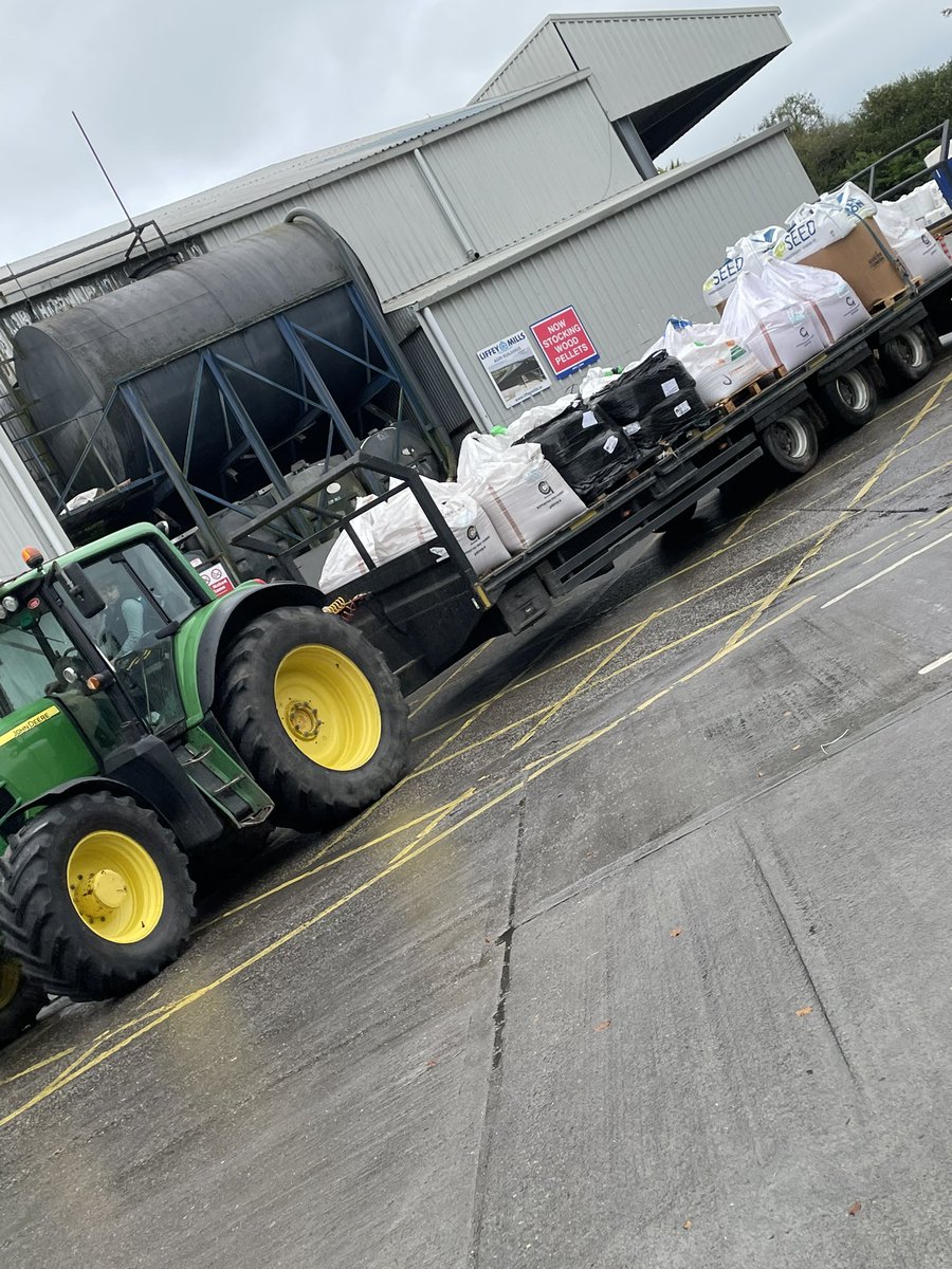 Liffey Mills Customers Eamon &amp; John Gaynor get ready for a busy few days ahead as they collect lots of winter cereal seed, including Winter Barley, Winter Wheat, Winter Oats &amp; Winter Rye!

Our Tillage Farmers, The Real Green Party 👏👏