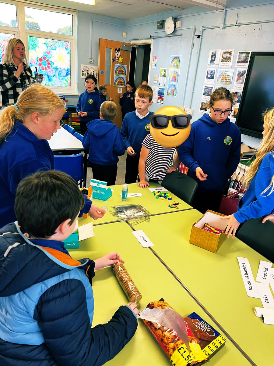 CrynalltPrimary's tweet photo. Another busy week for Criw Cymraeg…Siop Siarad am Flwyddyn 3 a’r Siop Gymraeg.Dyma staff Seren Yr Wythnos-Mr Bridgman for enthusiastic drilio sessions-Da iawn i ti!🎉🌟#CrypAmbitiousCapable https://t.co/8jkN597dq4