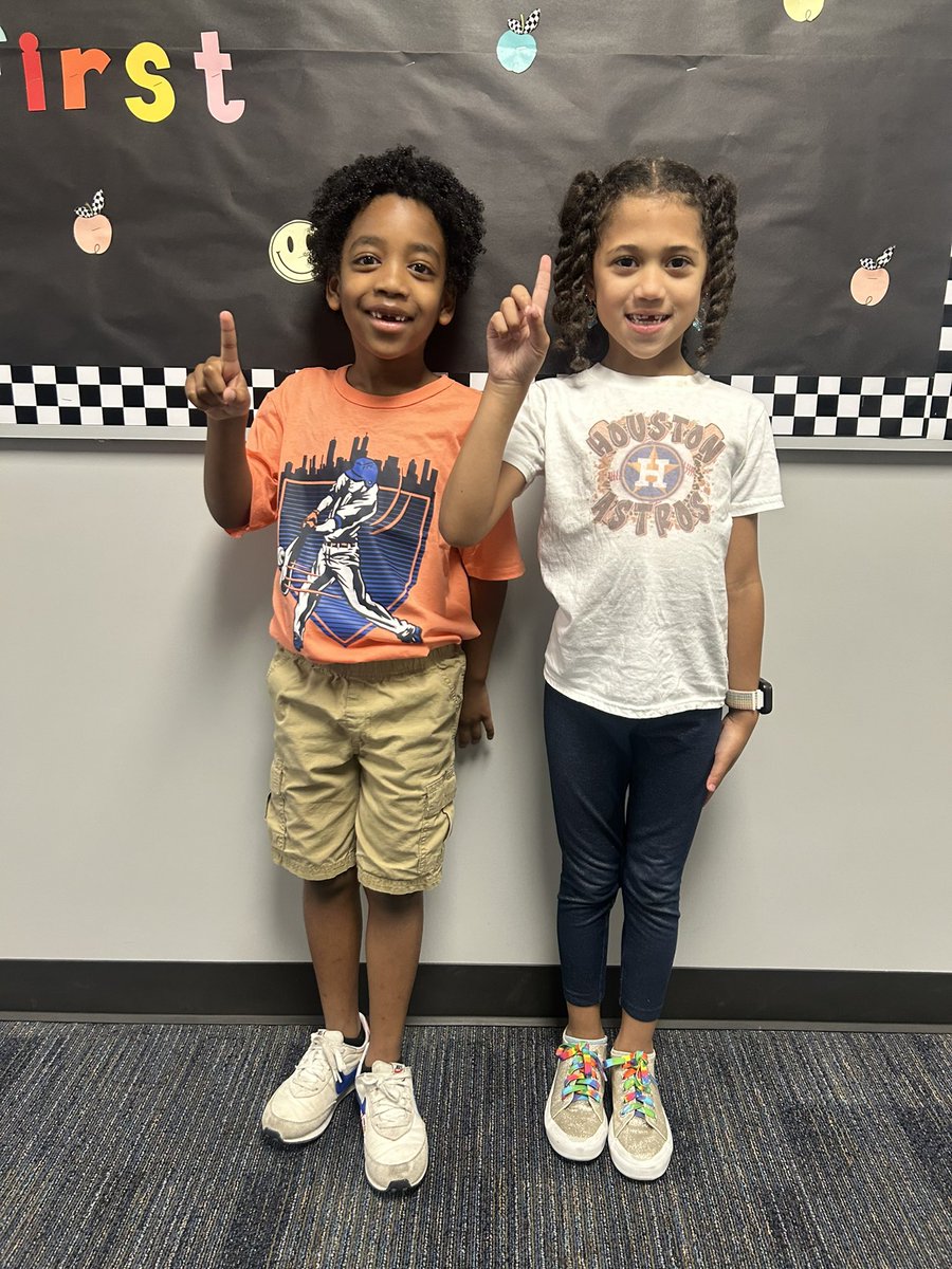 Mrs_AndersonYea's tweet photo. Hey Houston @astros! ⚾️🧡🥶💙
Yeager Elementary is rooting for you all! 📣 

#ready2reign #houstonastrosbaseball #TogetherWeSwarm @CyFairYeager @tylerhartCyFair @Ms_Margreiter https://t.co/upkOnghdt6