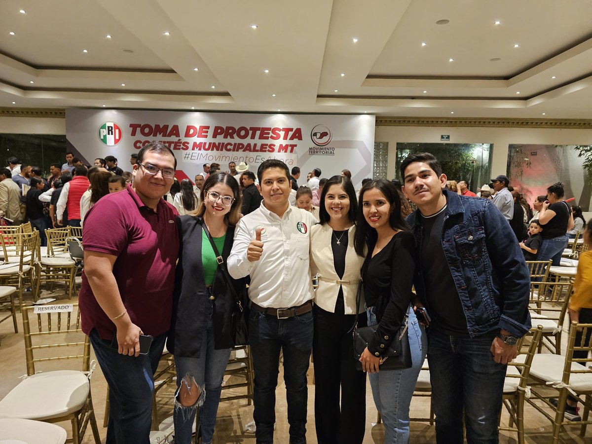 mxmunicipaldgo's tweet photo. ¡Hoy inicia un nuevo tiempo para el Movimiento Territorial!🇲🇽

Muchas felicidades a las y los dirigentes que el día de ayer rindieron protesta, les deseamos el mejor de los éxitos. 🤞🏼 https://t.co/dX6qIsTCBu