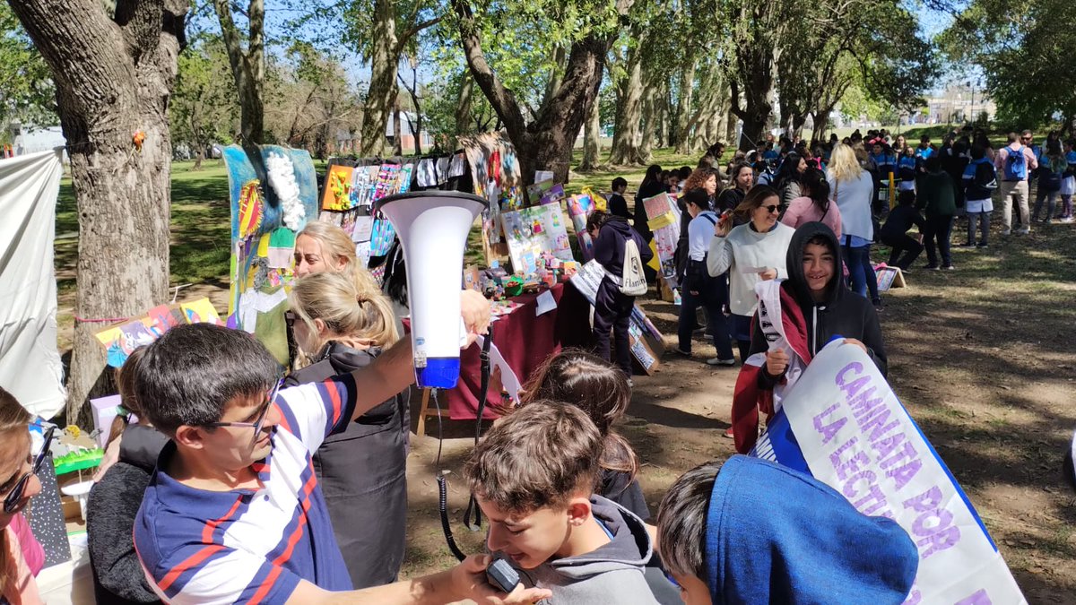 BCNArgentina's tweet photo. #CaminataporlaLectura | 📖 “Leer despierta la voz”

🚶‍♂️ 4° caminata en Luján, organizada junto a @argnarrada , #CENDIE y @JefdisLujan 

Proyecto de capacitación en el marco del programa “Red Bibliotecas 2030 - Lectura y Narración Social” https://t.co/JC8HoGHoJY
