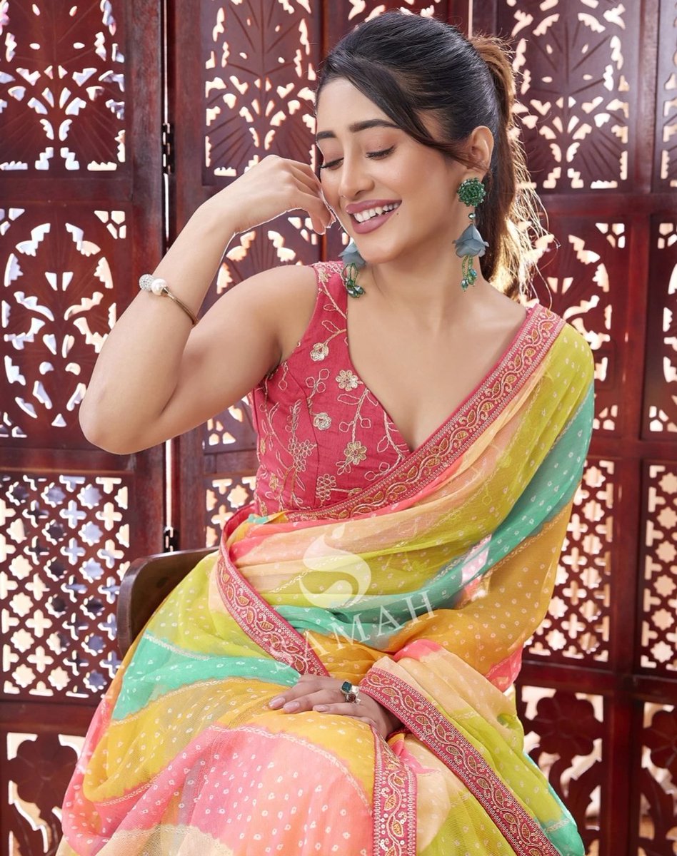 She is innocently sexy 💥🔥

P.s kash me ladka hoti 🌚

#shivangijoshi