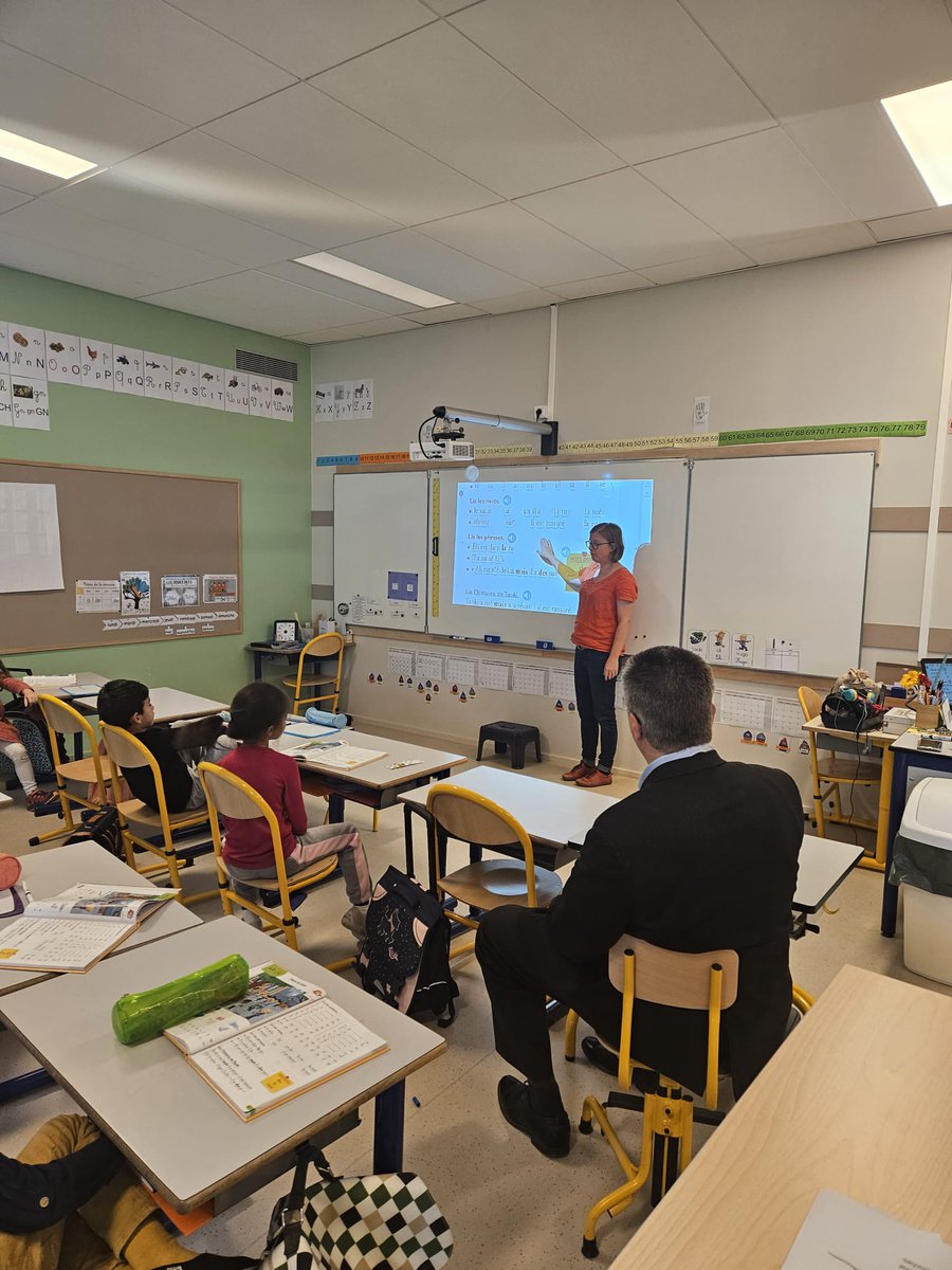FredericBablon's tweet photo. Visite de la circonscription de Bonneville 1 : superbe projet interdegré entre l'école de Gripari et le collège Marignier, présentation du dispositif CLA à Bonneville, cérémonie de lancement du projet NEFLE EDD à La Tour. Merci aux équipes, merci aux élus ! @DSDEN74 @acgrenoble https://t.co/bFGG9wSdYB